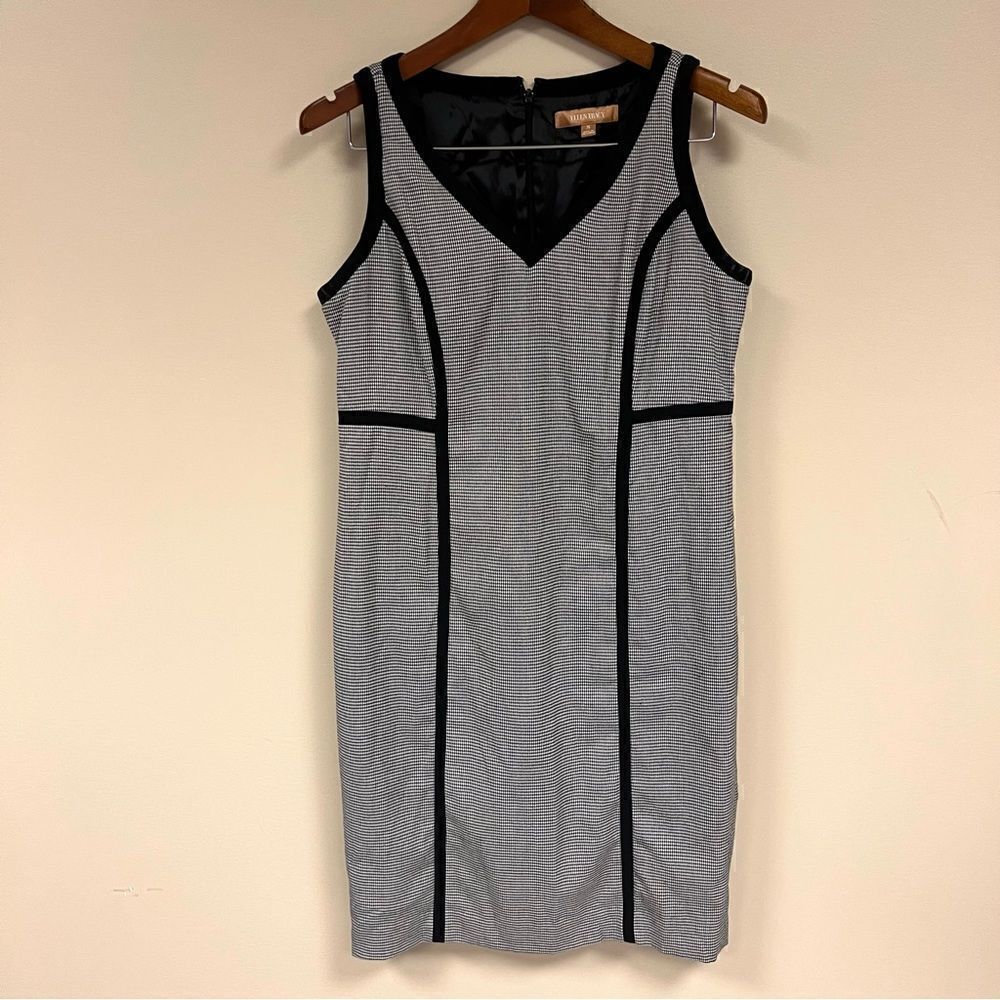 Ellen Tracy houndstooth sheath dress. Size 8